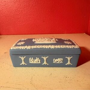 Vintage Wedgwood Blue Box with White Embellishments Made in England Trinket GUC